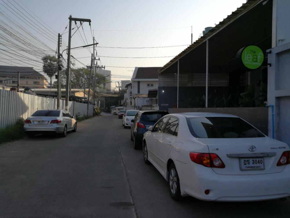 the leaf service apartment