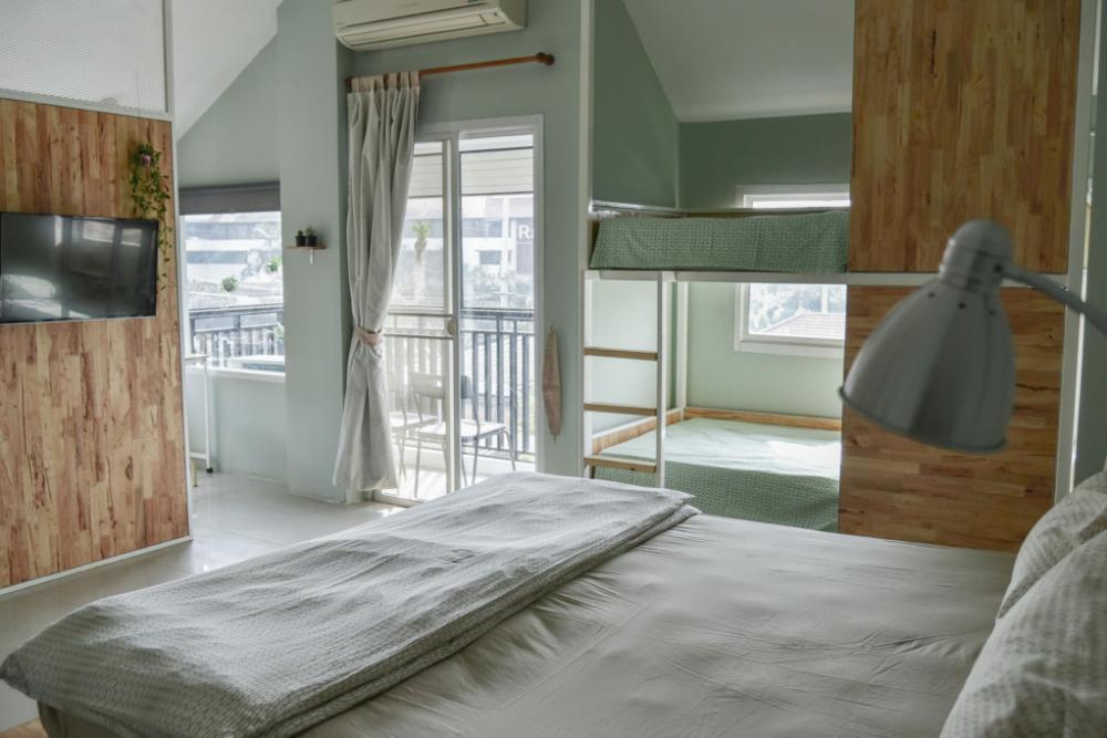 the leaf service apartment