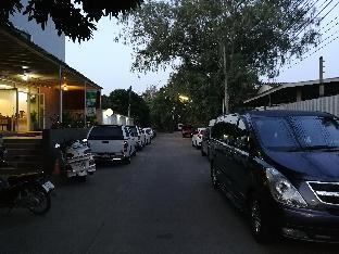 the leaf service apartment