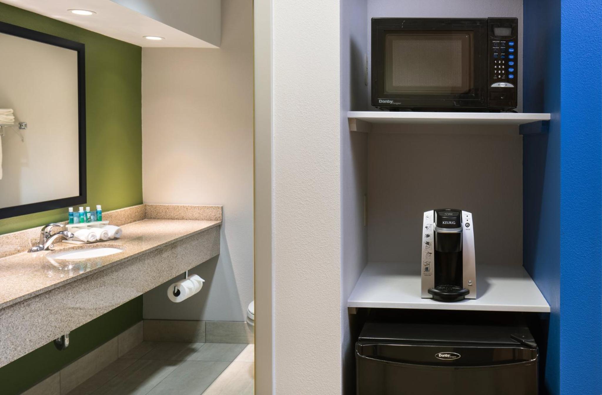 holiday inn express cedar rapids collins rd by ihg