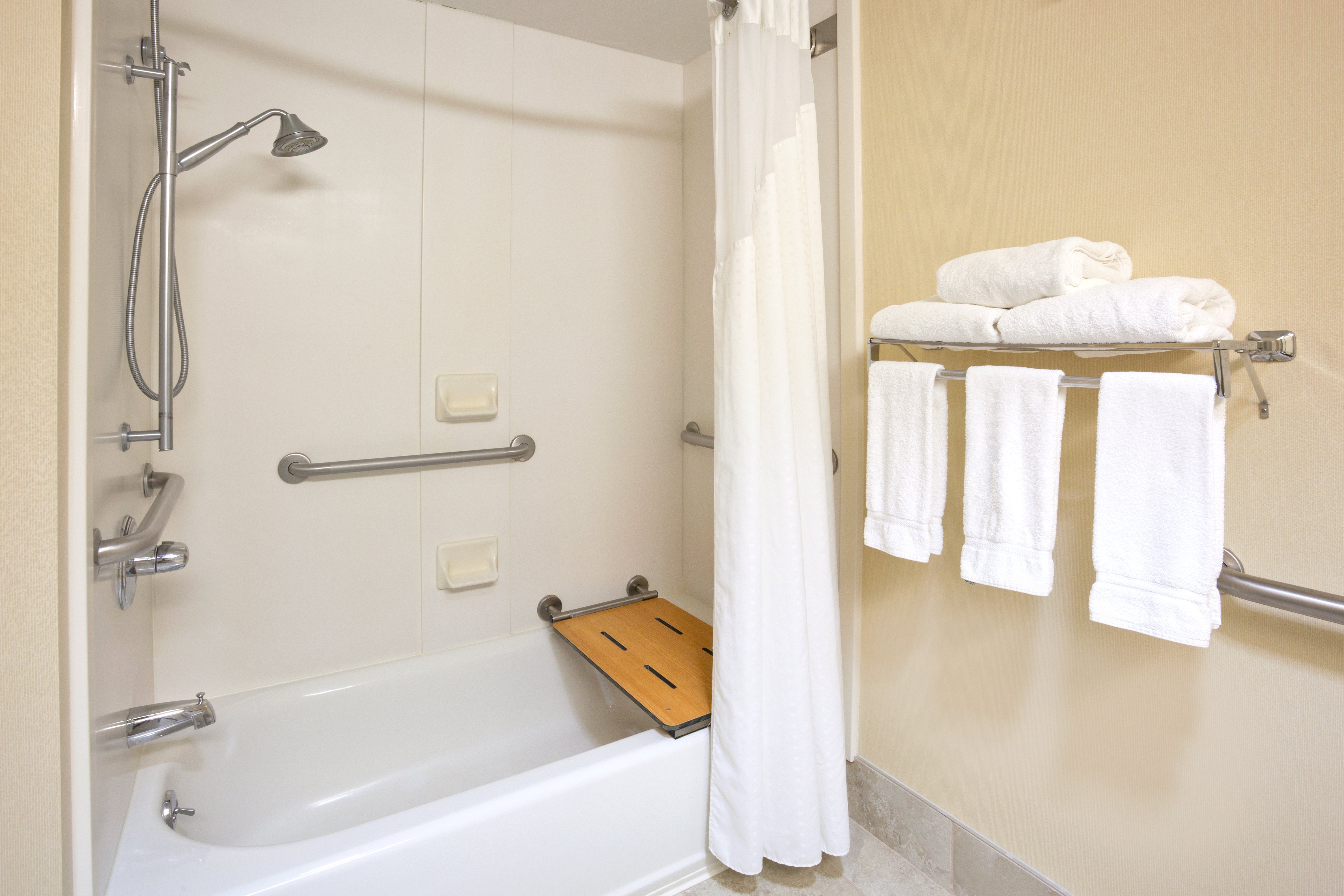 holiday inn express cedar rapids collins rd by ihg