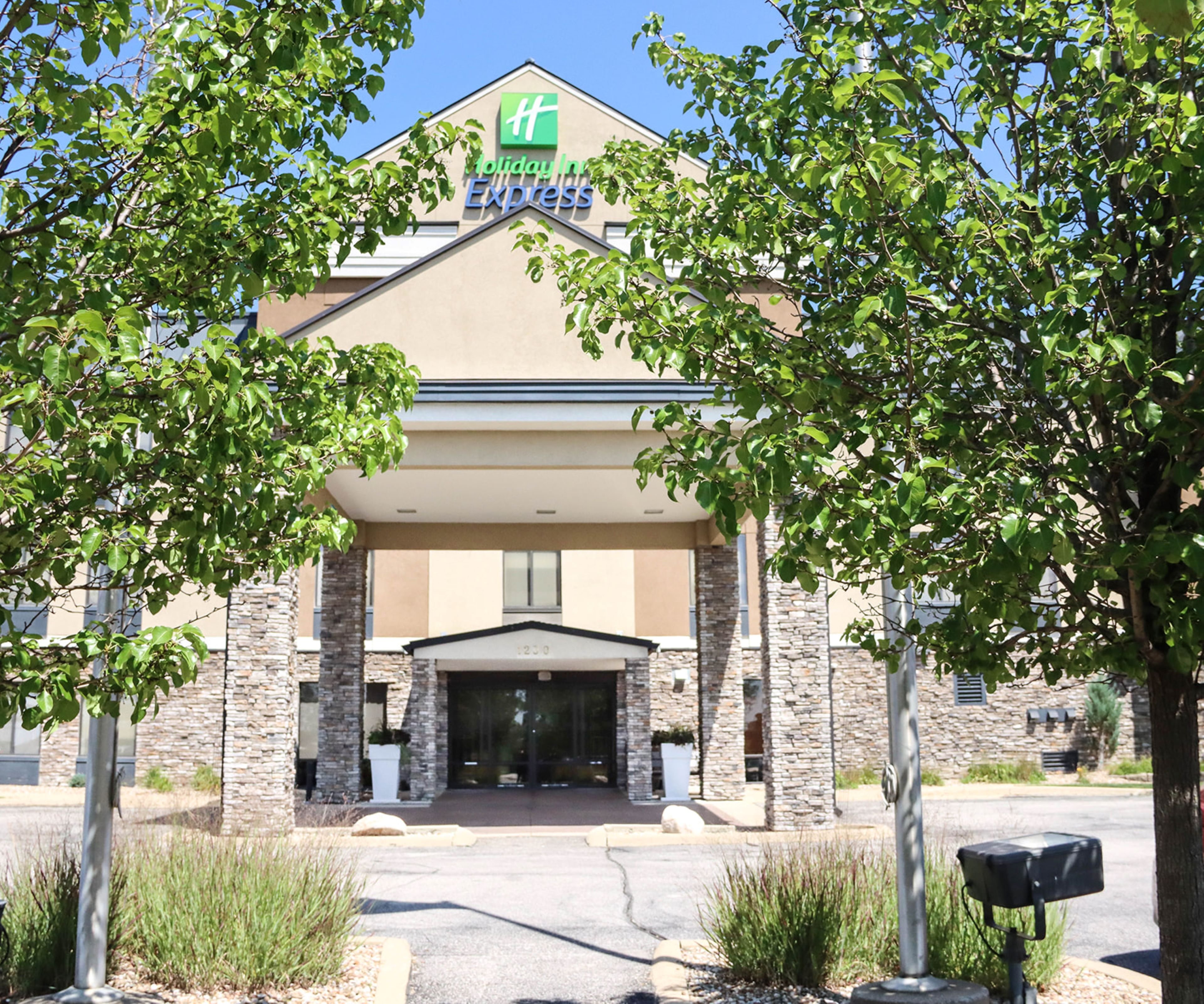 holiday inn express cedar rapids collins rd by ihg