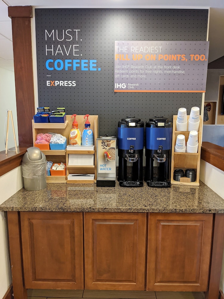 holiday inn express cedar rapids collins rd by ihg
