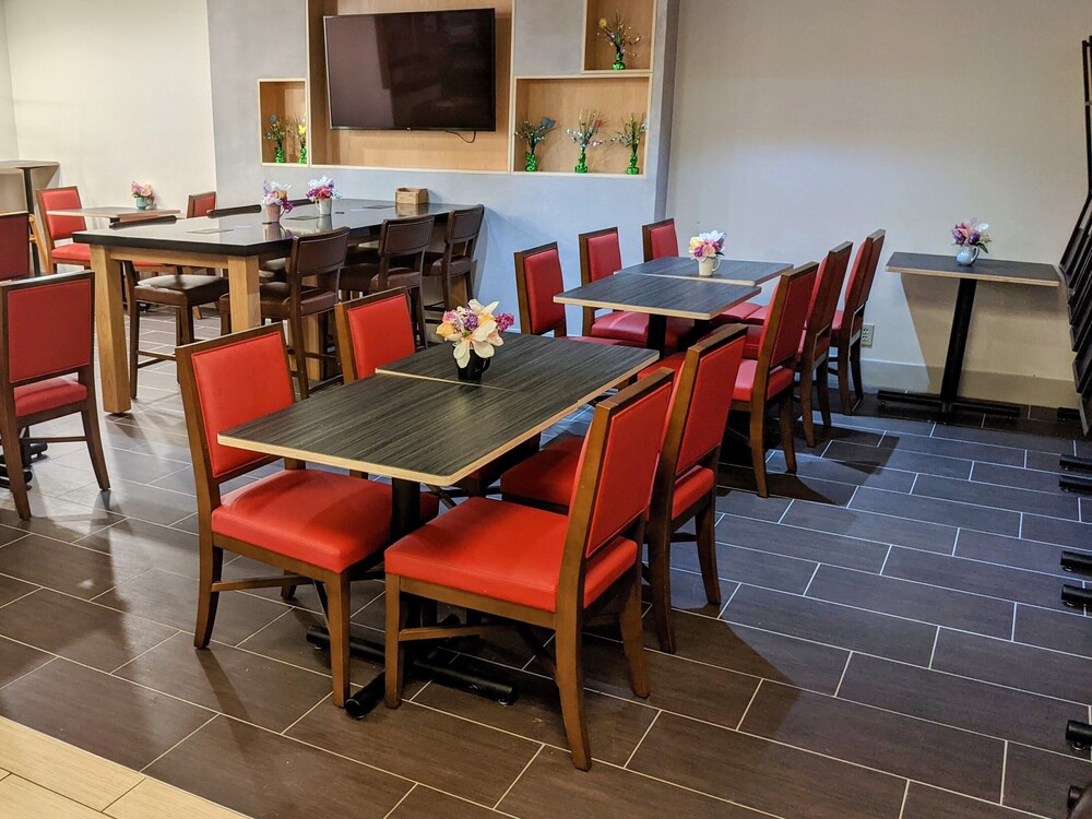 holiday inn express cedar rapids collins rd by ihg