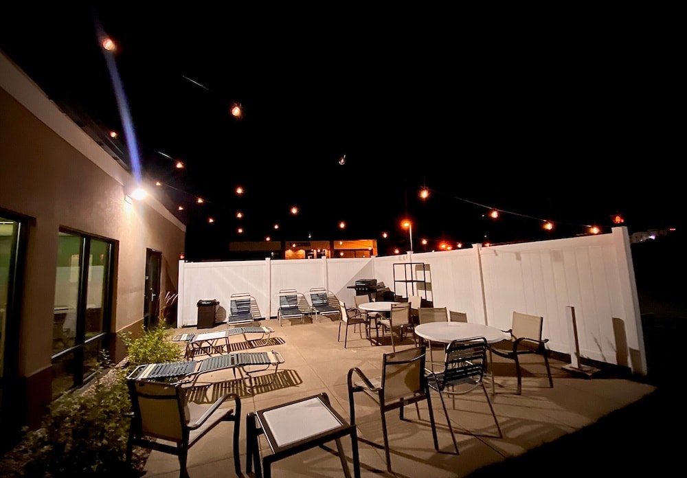 holiday inn express cedar rapids collins rd by ihg