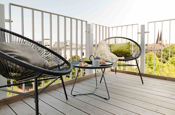 oberdeck studio apartment house