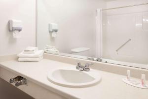 super 8 by wyndham valemount