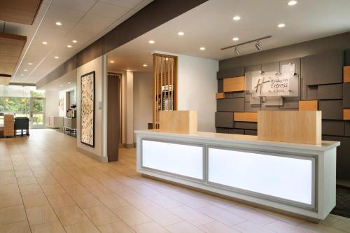 holiday inn express and suites columbus east heath