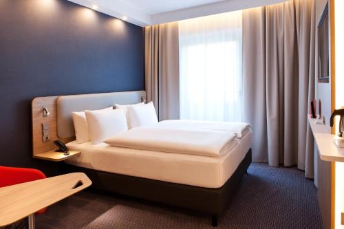 holiday inn express munich olympiapark an ihg hotel