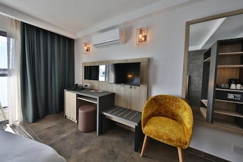 ivy hotel adults only