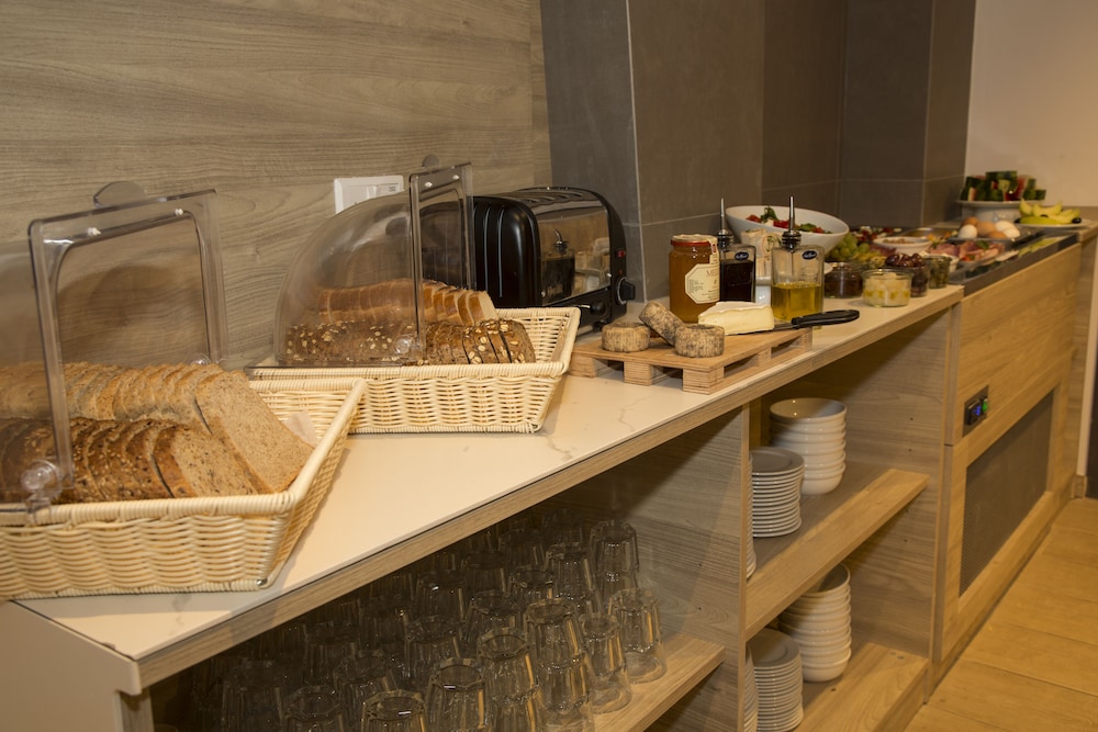 ivy hotel adults only