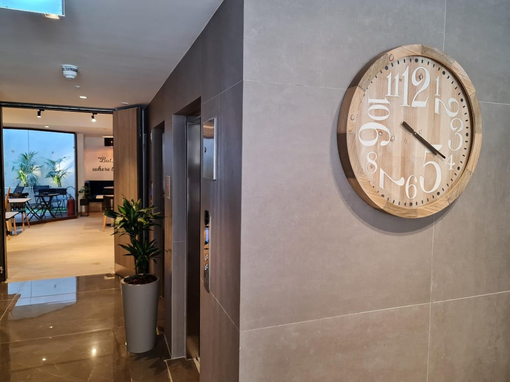 ivy hotel adults only