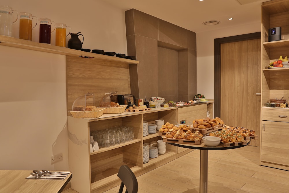 ivy hotel adults only