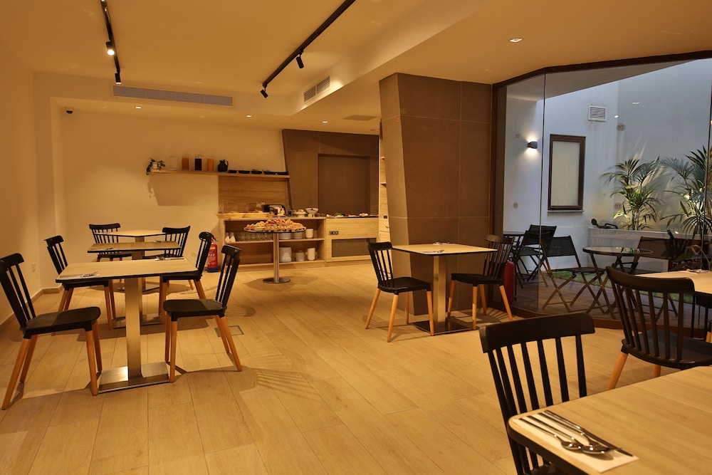 ivy hotel adults only