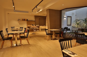 ivy hotel adults only