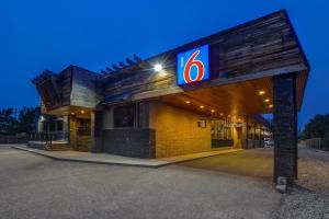 motel 6 brooks ab