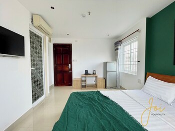 joi hospitality anthony