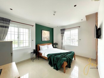 joi hospitality anthony