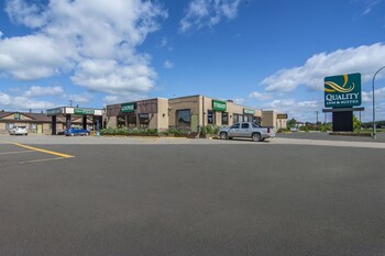 Quality Inn & Suites,Alberta>>High Level,3 star