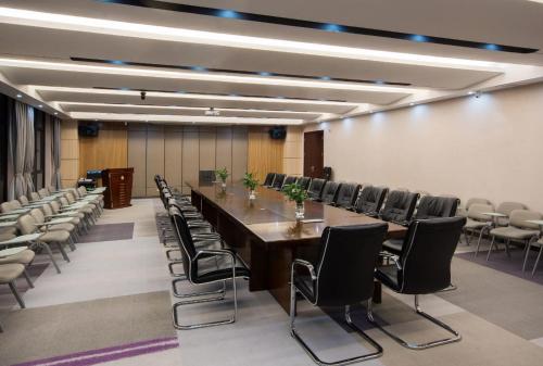 lavande hotel qingyuan sports park city government