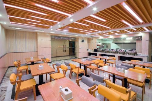 lavande hotel qingyuan sports park city government