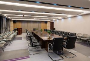 lavande hotel qingyuan sports park city government