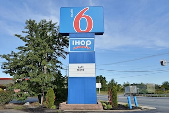 motel 6 tewksbury ma boston