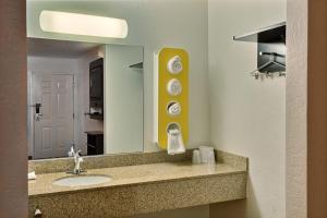 motel 6 tewksbury ma boston