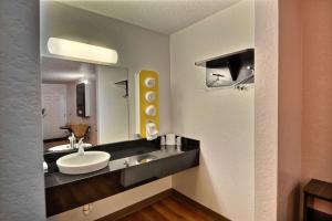 motel 6 tewksbury ma boston