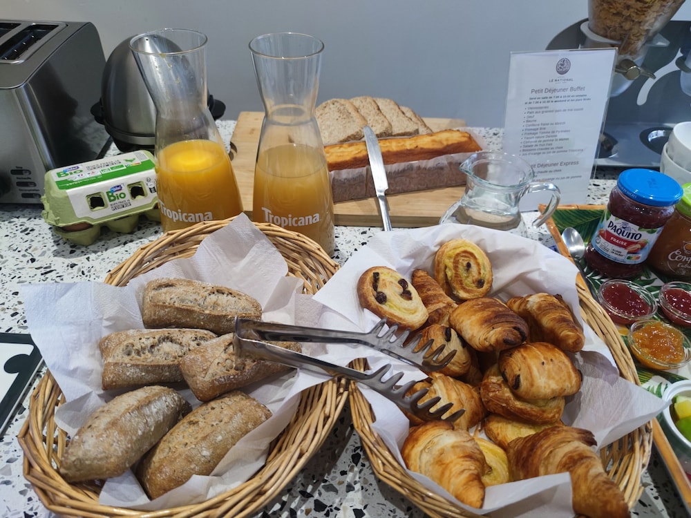 hotel le national