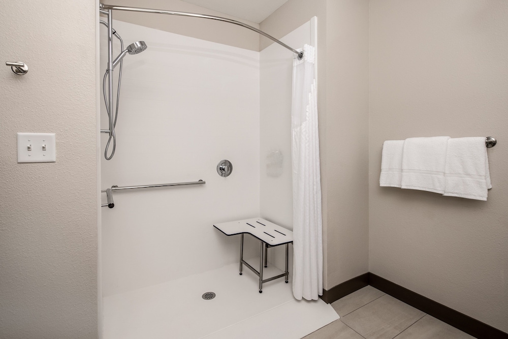 holiday inn express and suites ft myers beach sanibel gateway