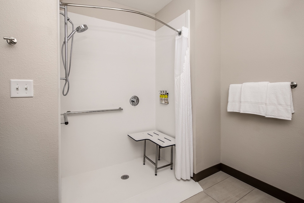 holiday inn express and suites ft myers beach sanibel gateway