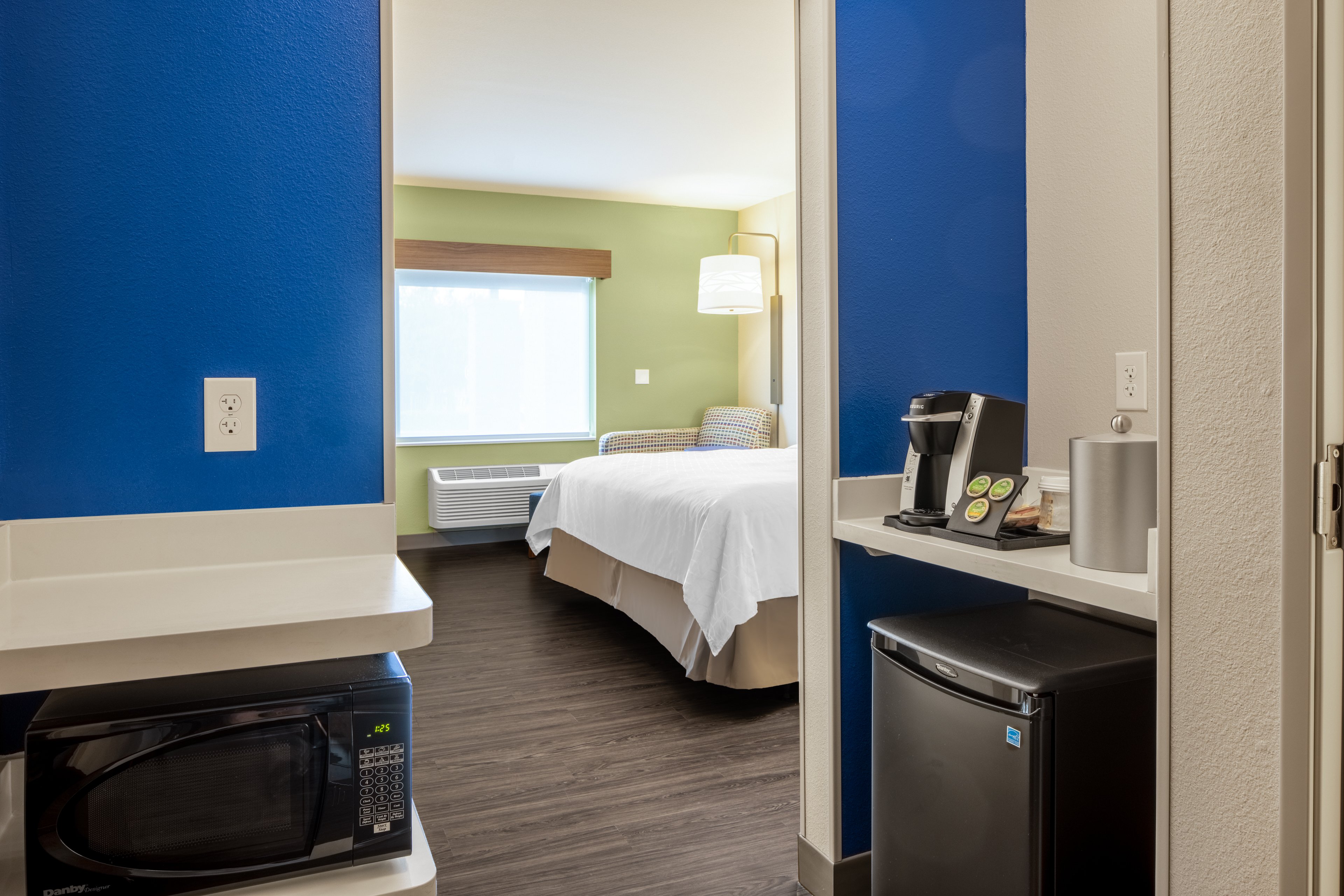holiday inn express and suites ft myers beach sanibel gateway