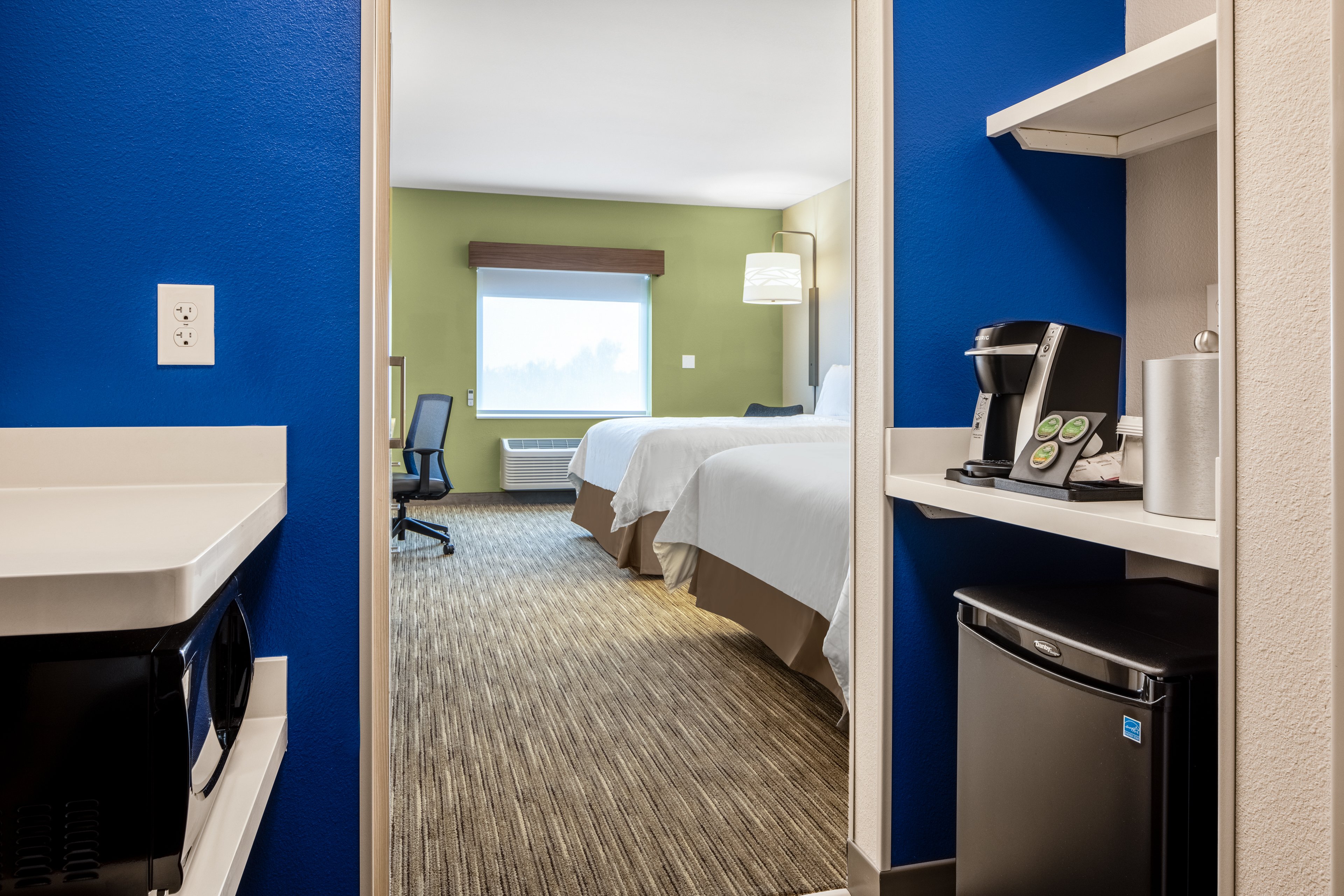 holiday inn express and suites ft myers beach sanibel gateway