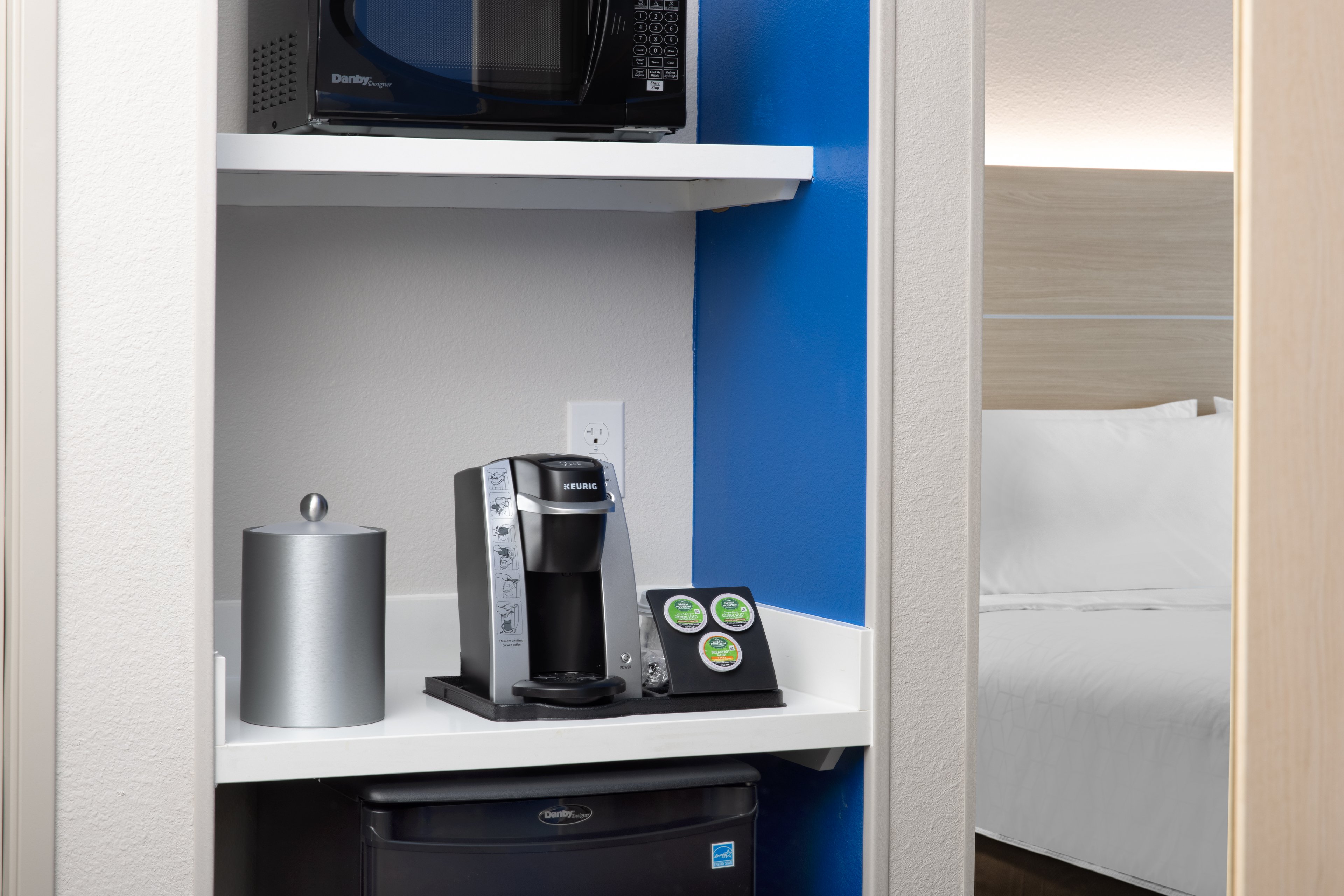 holiday inn express and suites ft myers beach sanibel gateway