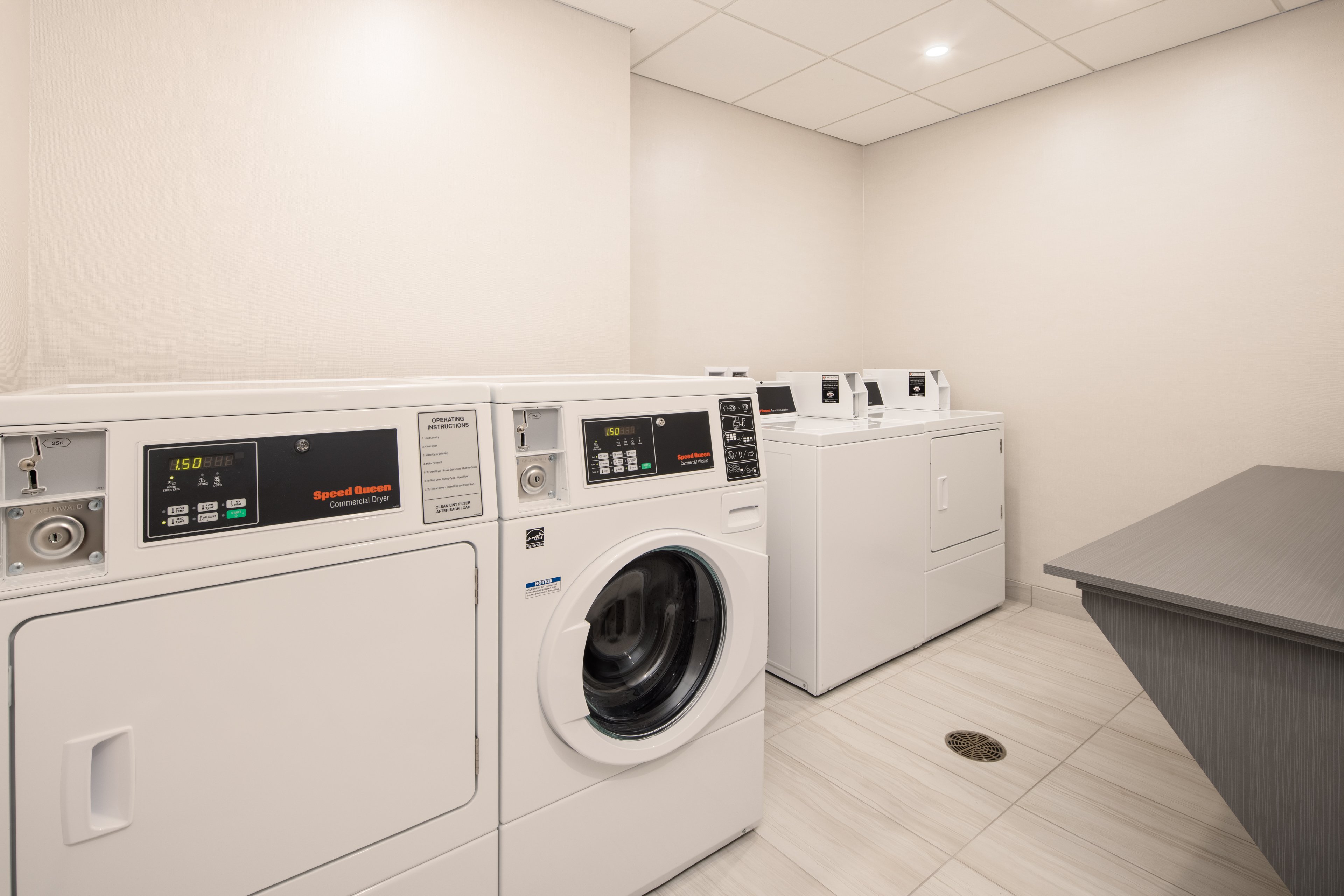 holiday inn express and suites ft myers beach sanibel gateway