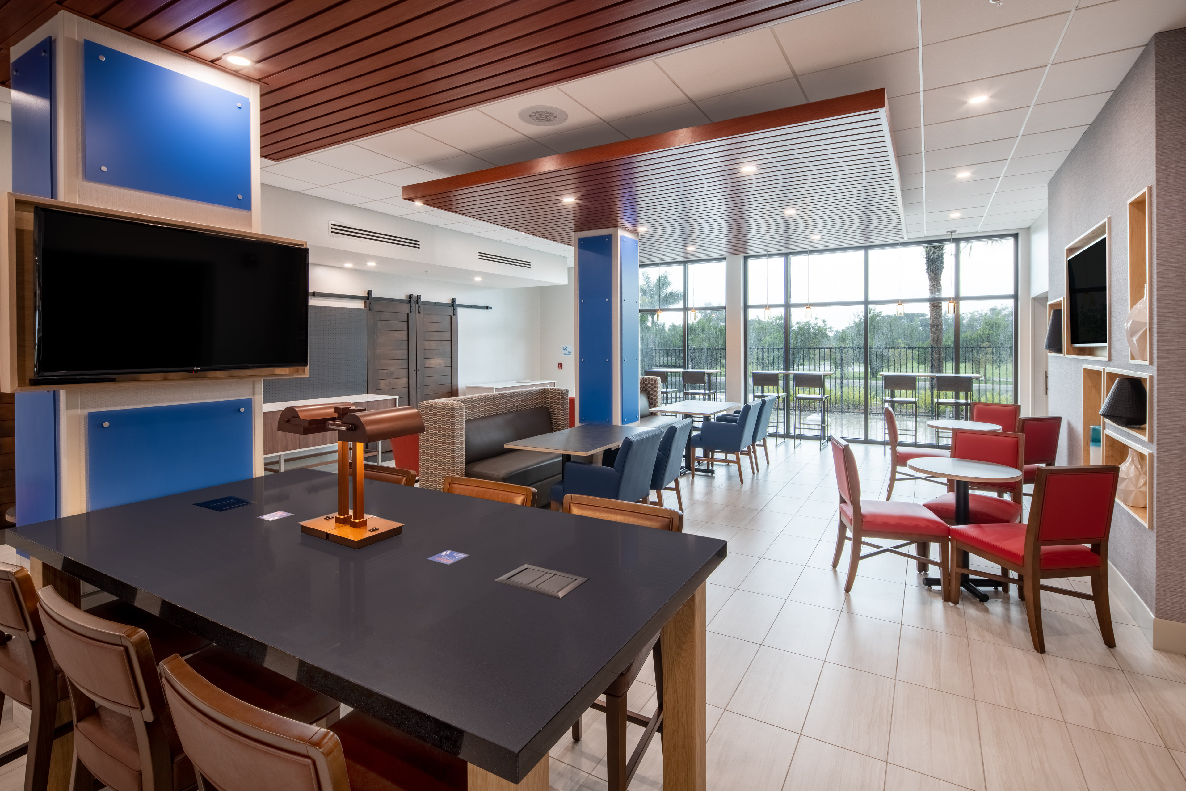 holiday inn express and suites ft myers beach sanibel gateway
