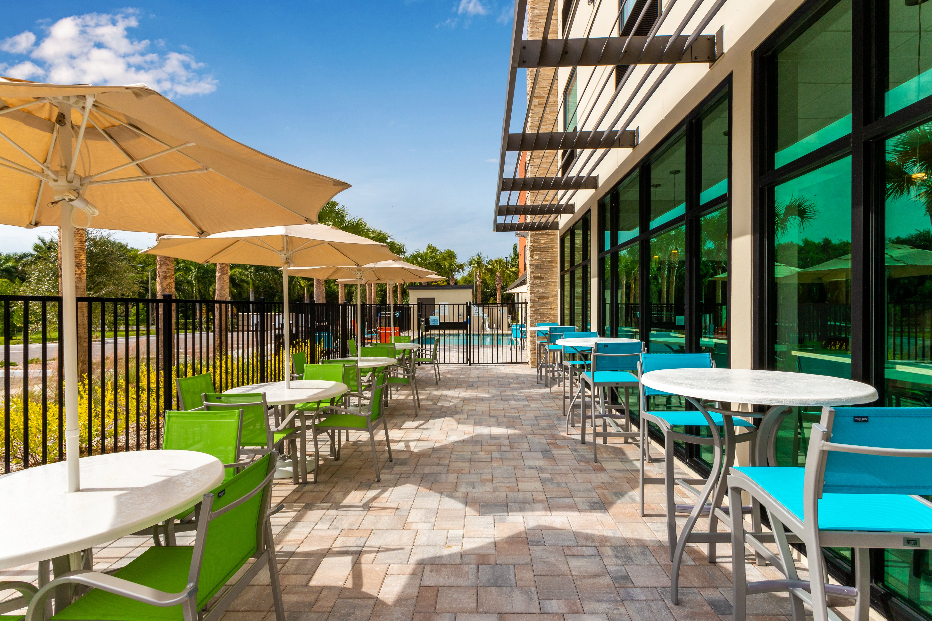 holiday inn express and suites ft myers beach sanibel gateway