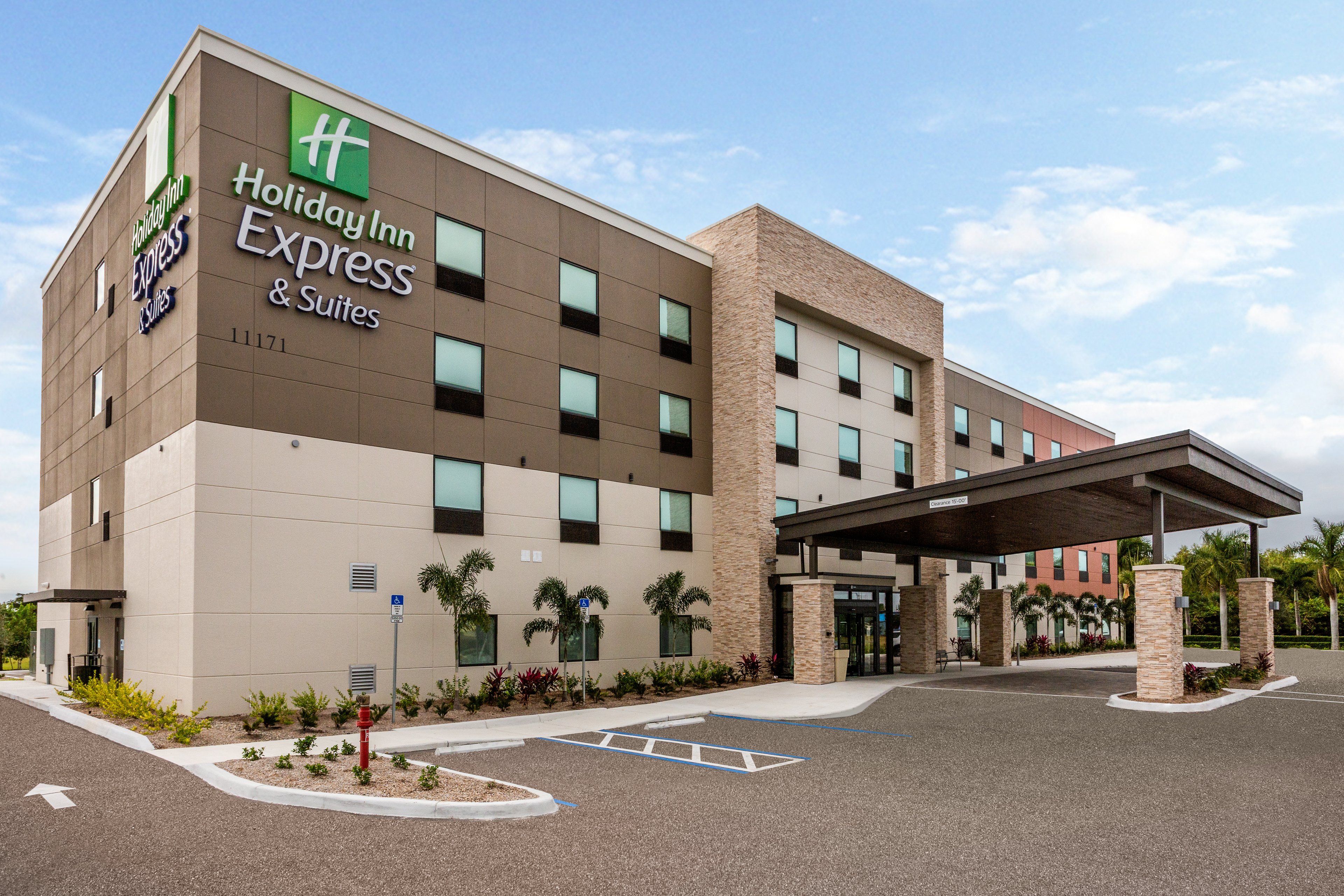 holiday inn express and suites ft myers beach sanibel gateway