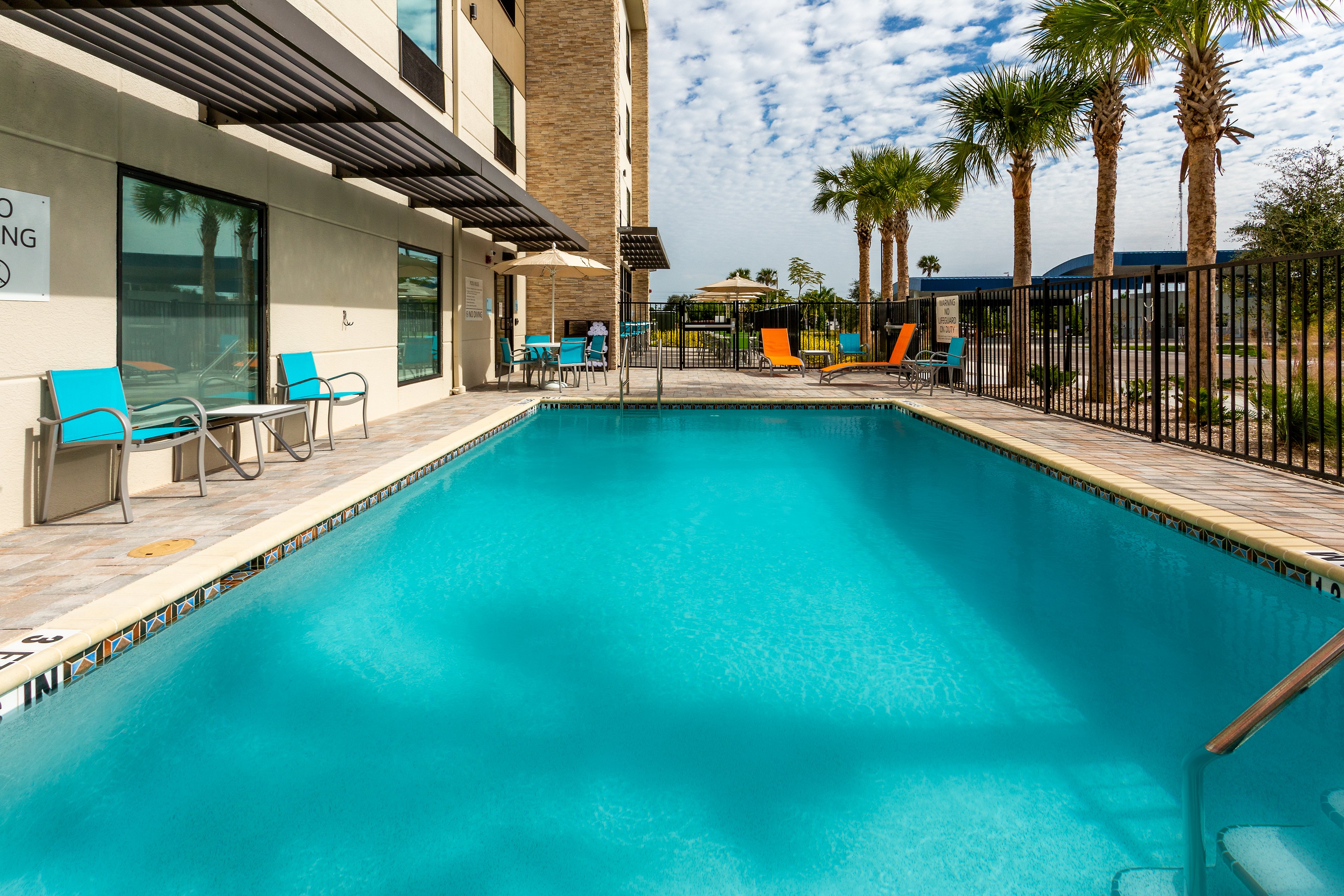 holiday inn express and suites ft myers beach sanibel gateway