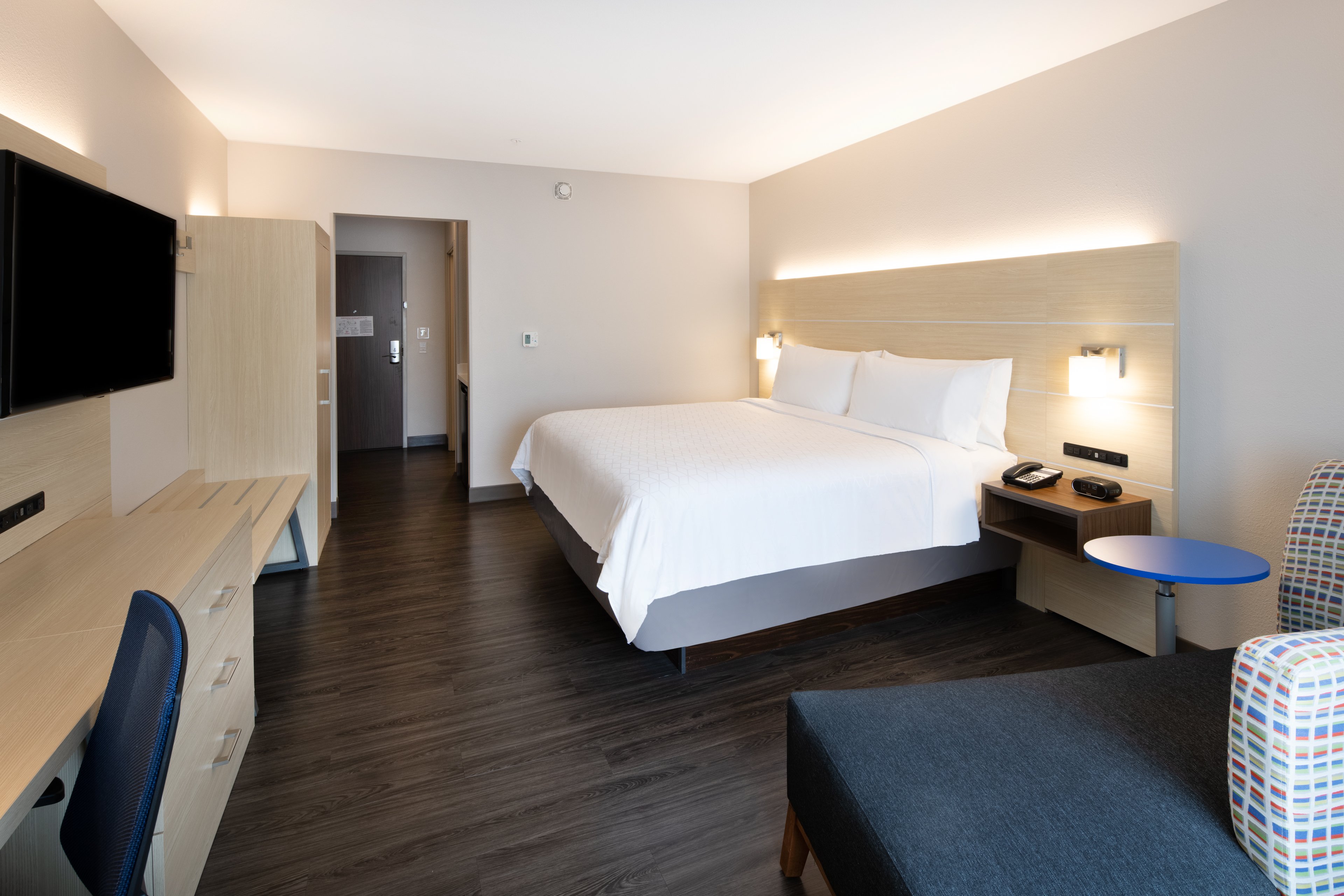 holiday inn express and suites ft myers beach sanibel gateway