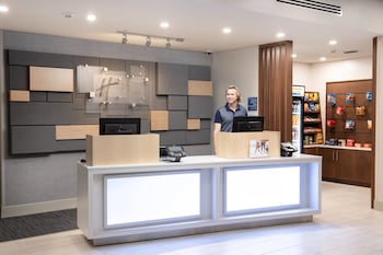 Holiday Inn Express & Suites Ft Myers Beach-Sanibel Gateway,Estero>>Cape Coral,2.5 star