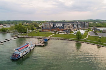 hotel canandaigua tapestry collection by hilton