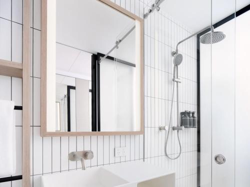 little national hotel sydney