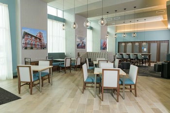 hampton inn and suites erie bayfront