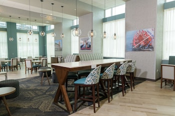 hampton inn and suites erie bayfront