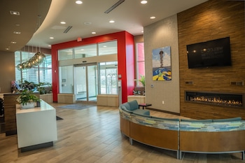 hampton inn and suites erie bayfront