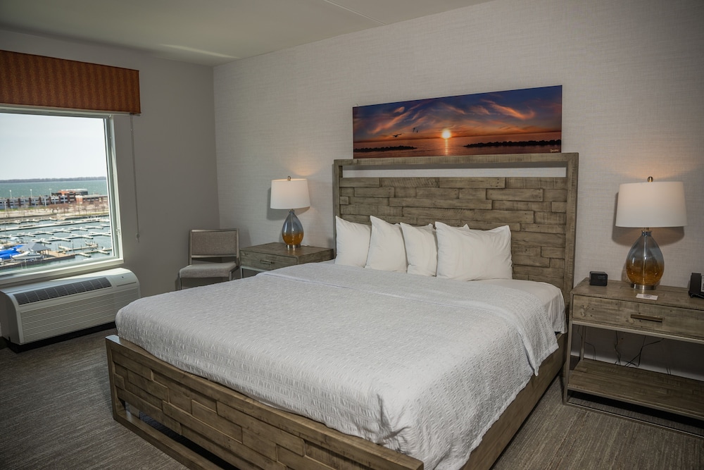 hampton inn and suites erie bayfront