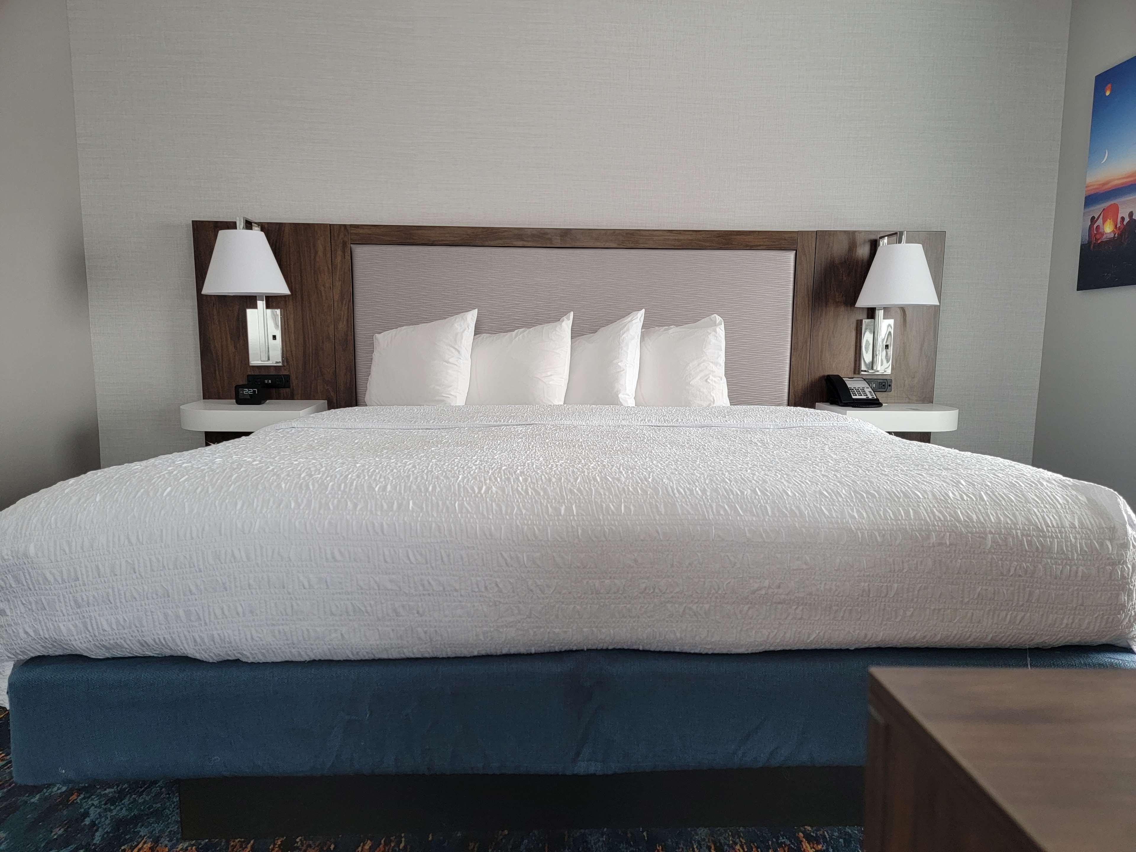 hampton inn and suites erie bayfront
