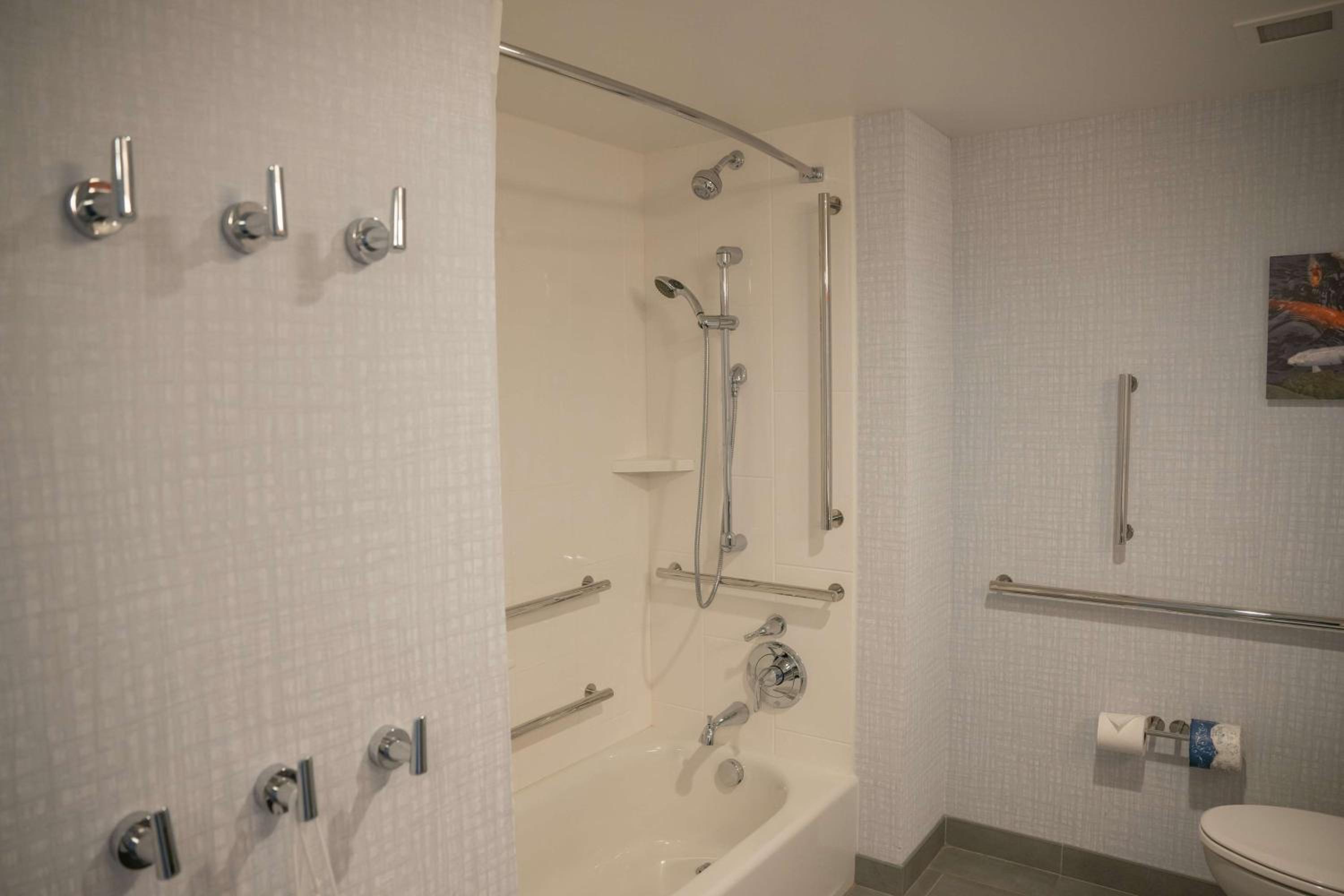 hampton inn and suites erie bayfront